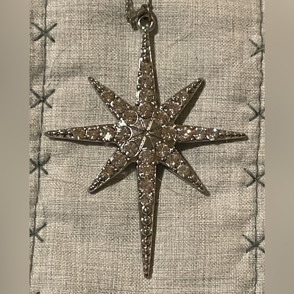 NWOT North star rhinestone long pendant necklace